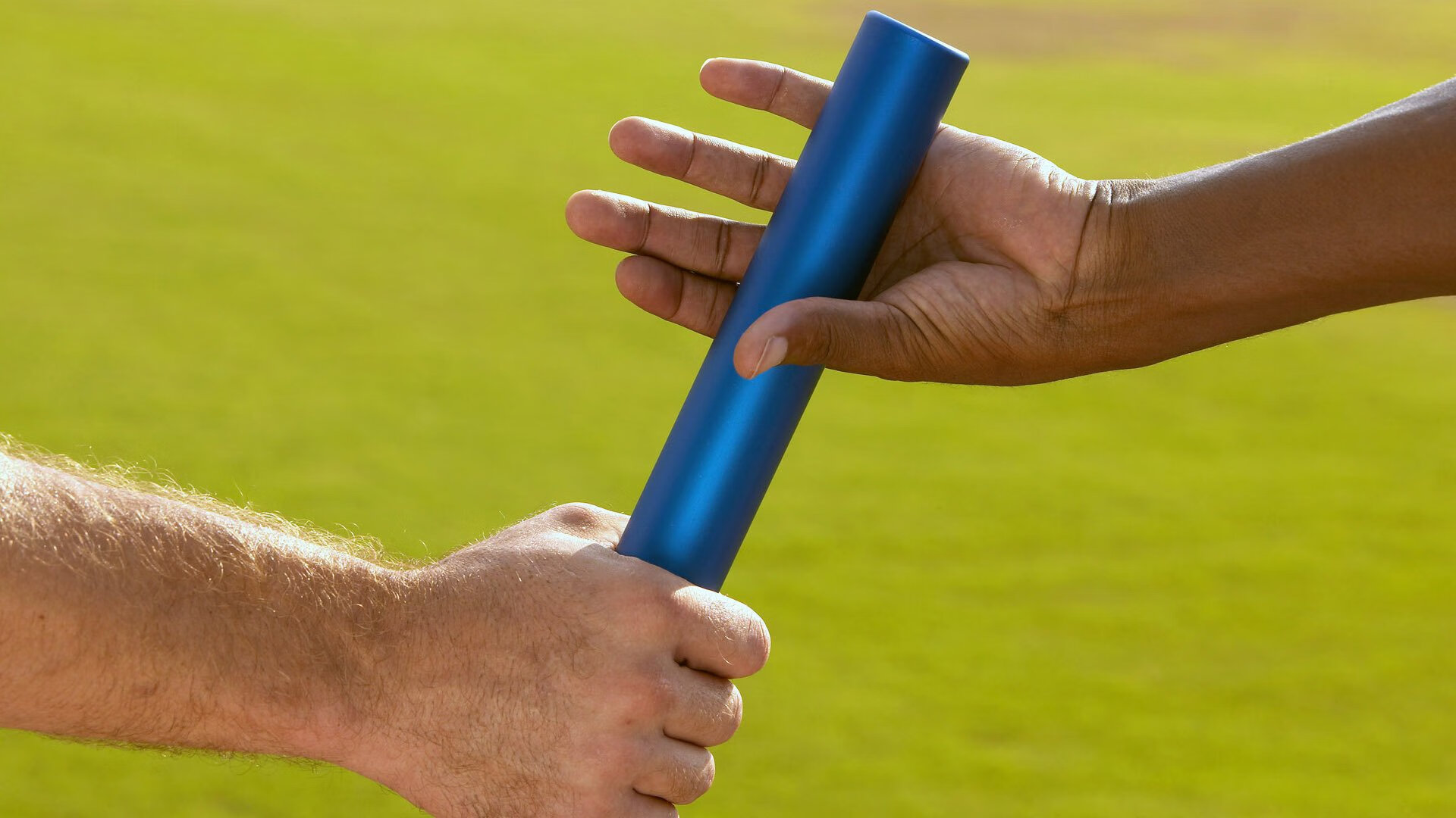 华体会平台下载-王楚钦与队友配合默契夺得团体赛冠军，王楚钦比赛照片