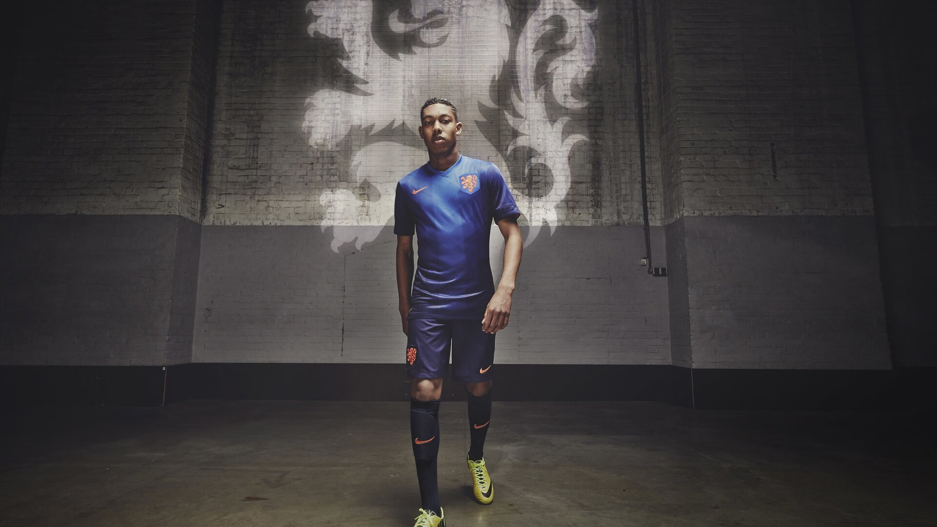 华体会体育app-足球运动员科学训练计划制定，更科学合理提升表现，足球科学化训练理念