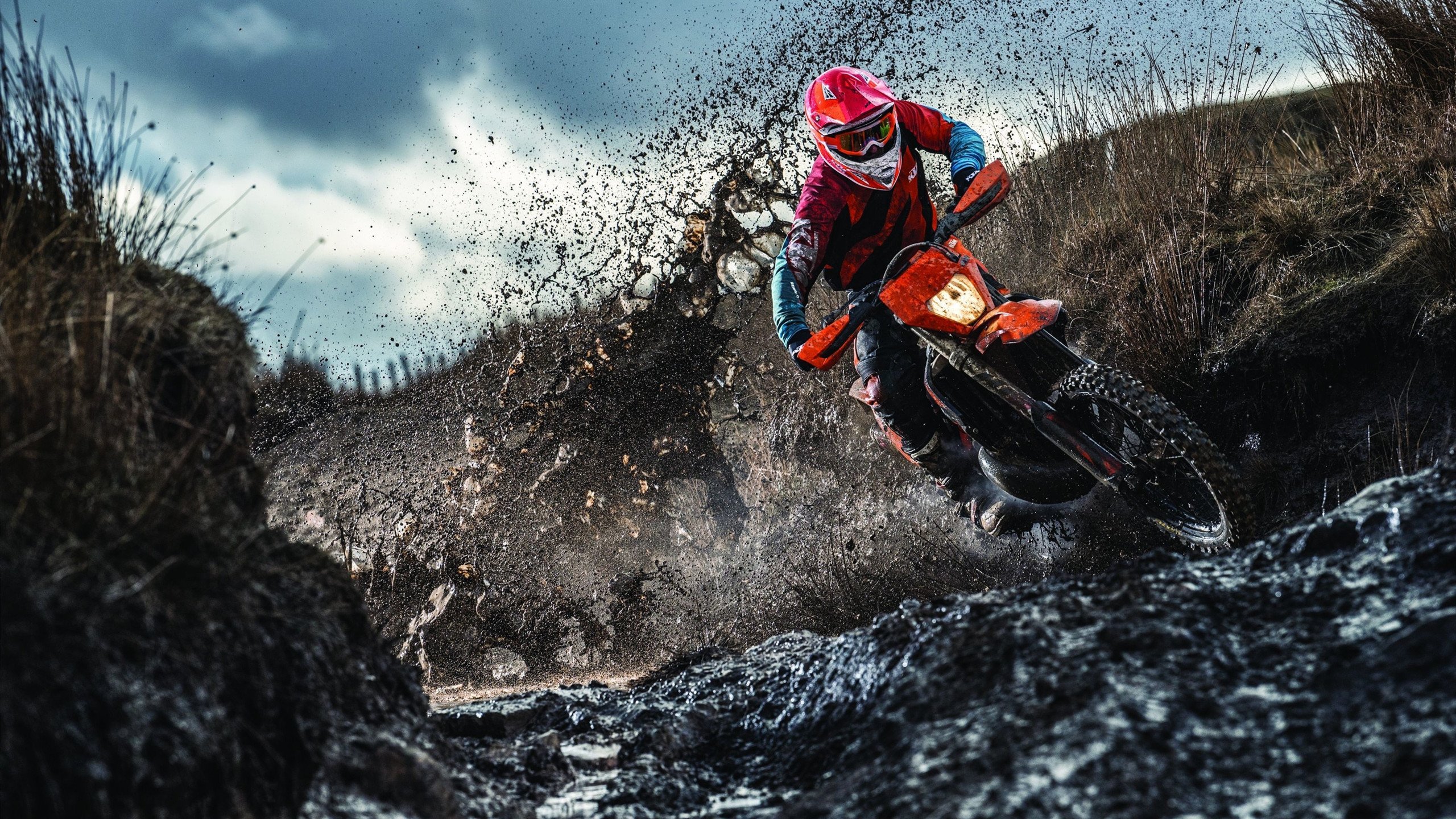 华体会体育官网-骑士前锋训练中展示出色滑步技巧，骑士训练方法